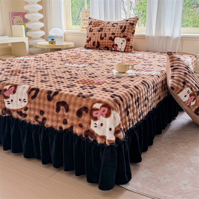 91家纺网 家纺一手货源 找家纺 爱多多家居 2025新款兔兔泡泡牛奶绒床裙单品床裙床裙单件三件套 床裙-豹纹猫