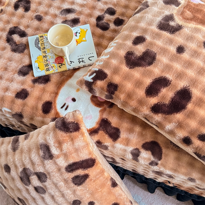 91家纺网 家纺一手货源 找家纺 爱多多家居 2025新款兔兔泡泡牛奶绒床裙单品床裙床裙单件三件套 床裙-豹纹猫