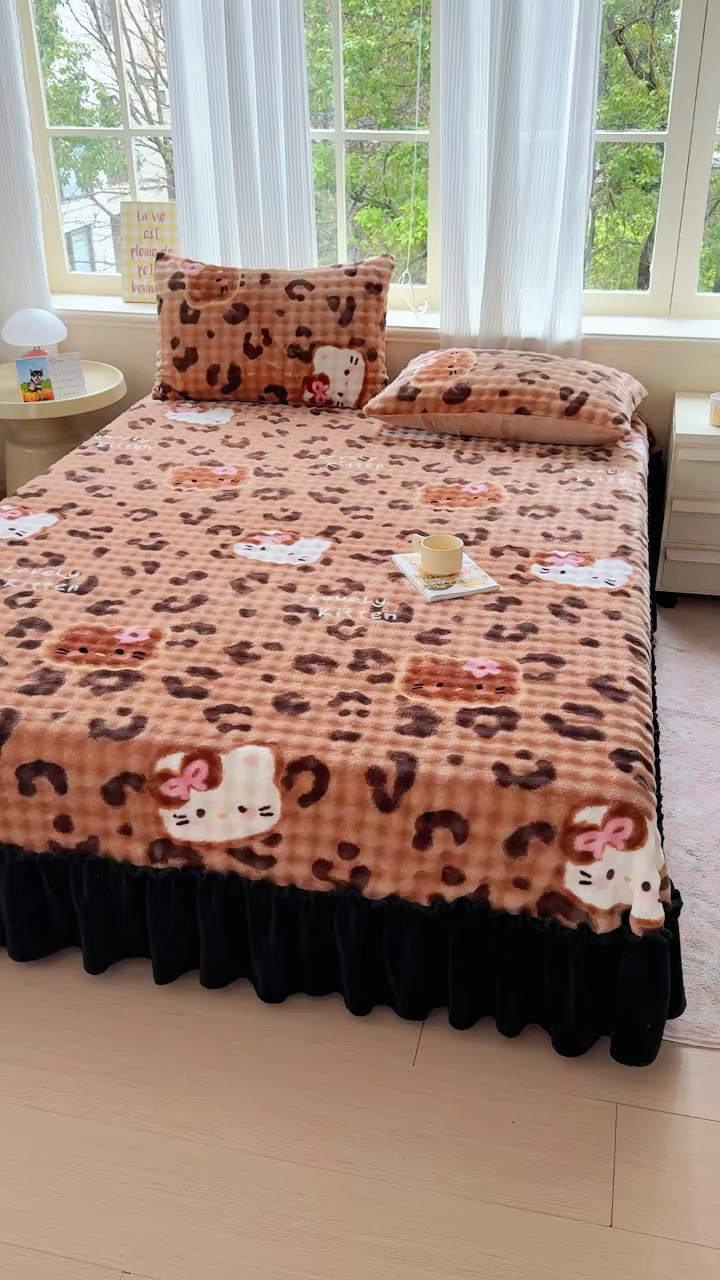 91家纺网 家纺一手货源 找家纺 爱多多家居 2025新款兔兔泡泡牛奶绒床裙单品床裙床裙单件三件套 床裙-豹纹猫