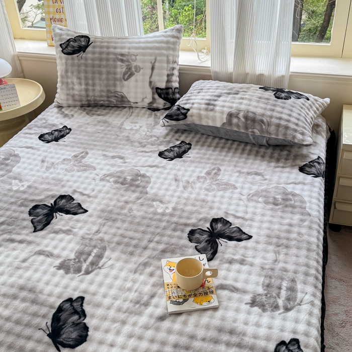 91家纺网 家纺一手货源 找家纺 爱多多家居 2025新款兔兔泡泡牛奶绒床裙单品床裙床裙单件三件套 床裙-蝶影