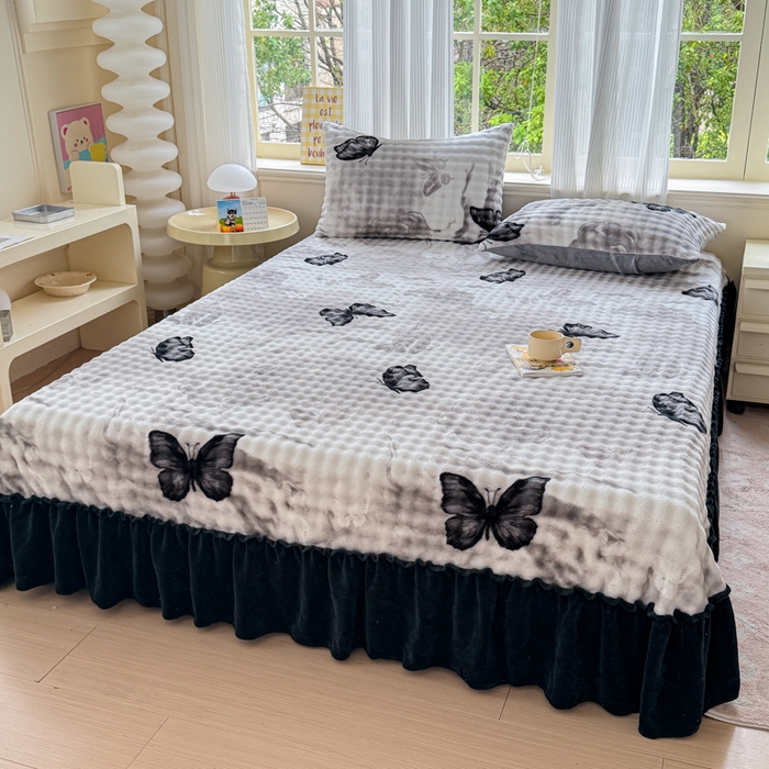 91家纺网 家纺一手货源 找家纺 爱多多家居 2025新款兔兔泡泡牛奶绒床裙单品床裙床裙单件三件套 床裙-蝶影