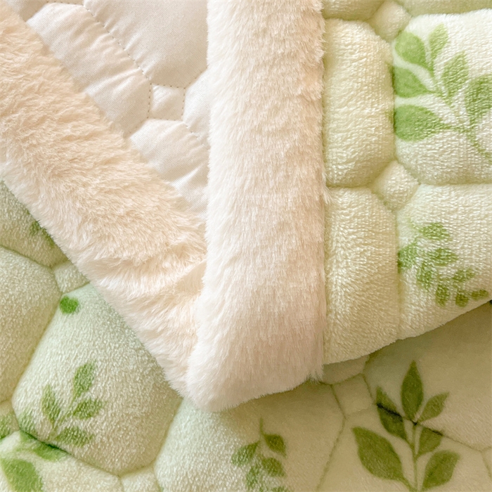 91家纺网 家纺一手货源 找家纺 喜居 2025新款A类水晶边牛奶绒夹棉床褥垫 花丛小汪