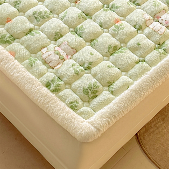 91家纺网 家纺一手货源 找家纺 喜居 2025新款A类水晶边牛奶绒夹棉床褥垫 花丛小汪