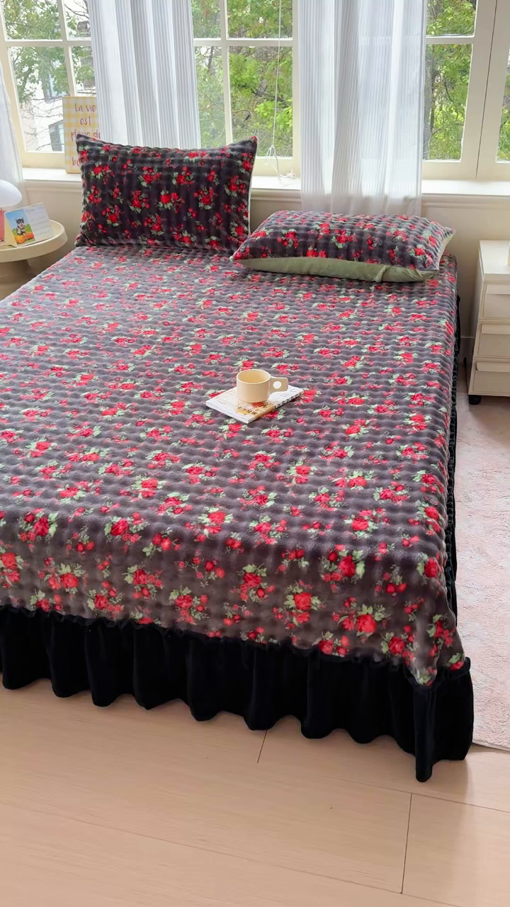 91家纺网 家纺一手货源 找家纺 爱多多家居 2025新款兔兔泡泡牛奶绒床裙单品床裙床裙单件三件套 床裙-花仙子