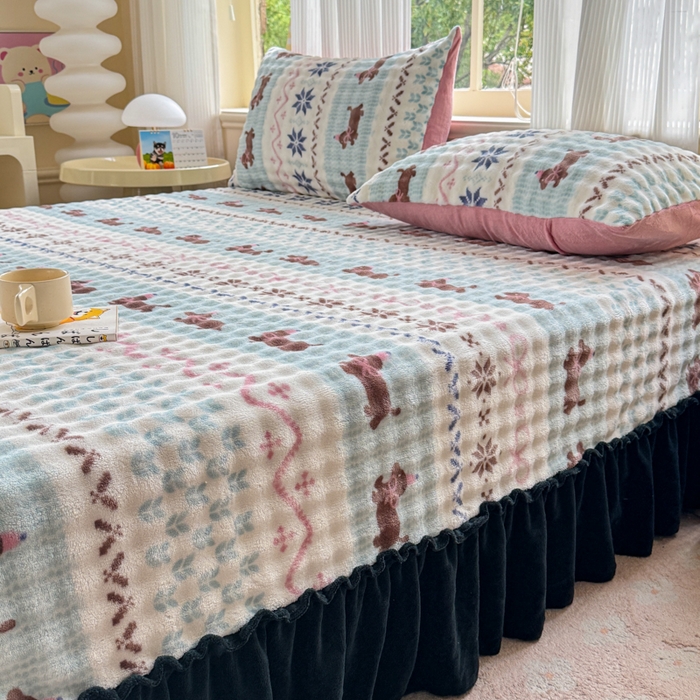 91家纺网 家纺一手货源 找家纺 爱多多家居 2025新款兔兔泡泡牛奶绒床裙单品床裙床裙单件三件套 床裙-快乐小狗