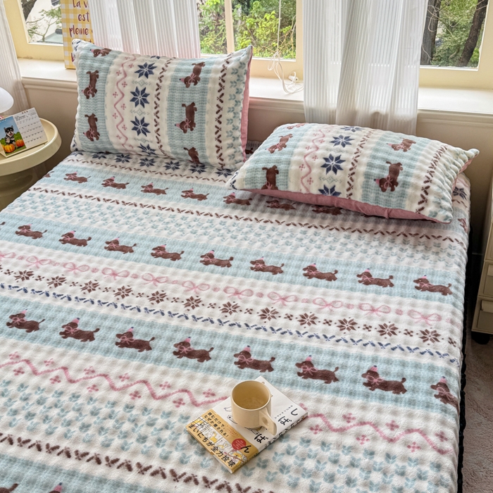 91家纺网 家纺一手货源 找家纺 爱多多家居 2025新款兔兔泡泡牛奶绒床裙单品床裙床裙单件三件套 床裙-快乐小狗