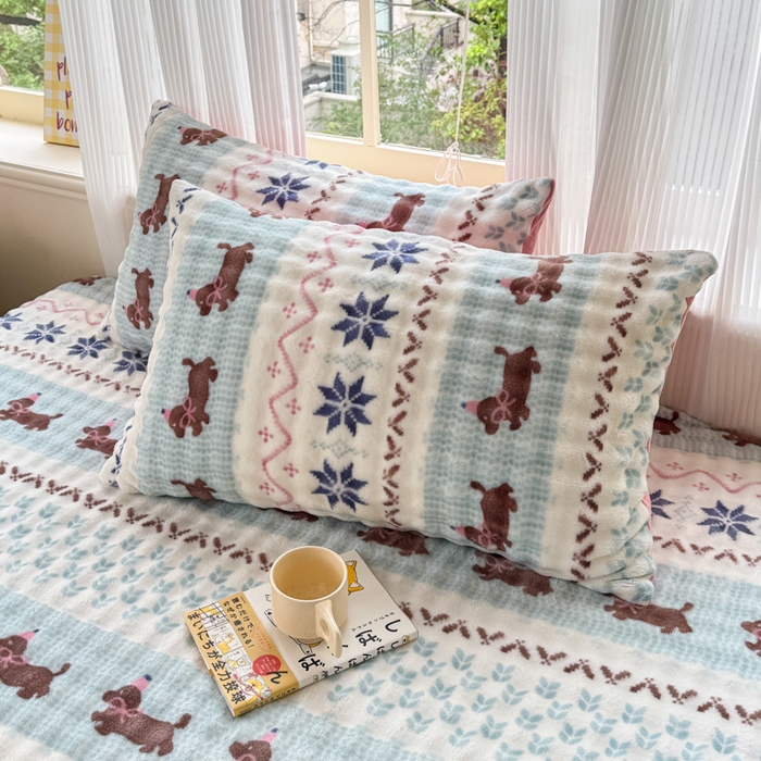 91家纺网 家纺一手货源 找家纺 爱多多家居 2025新款兔兔泡泡牛奶绒床裙单品床裙床裙单件三件套 床裙-快乐小狗