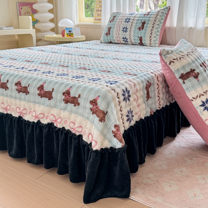 91家纺网 家纺一手货源 找家纺 爱多多家居 2025新款兔兔泡泡牛奶绒床裙单品床裙床裙单件三件套 床裙-快乐小狗