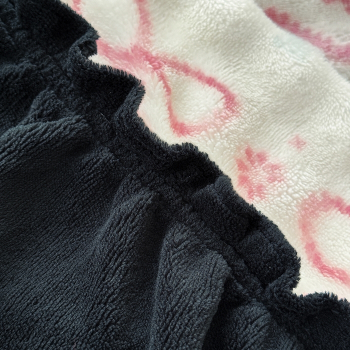 91家纺网 家纺一手货源 找家纺 爱多多家居 2025新款兔兔泡泡牛奶绒床裙单品床裙床裙单件三件套 床裙-快乐小狗