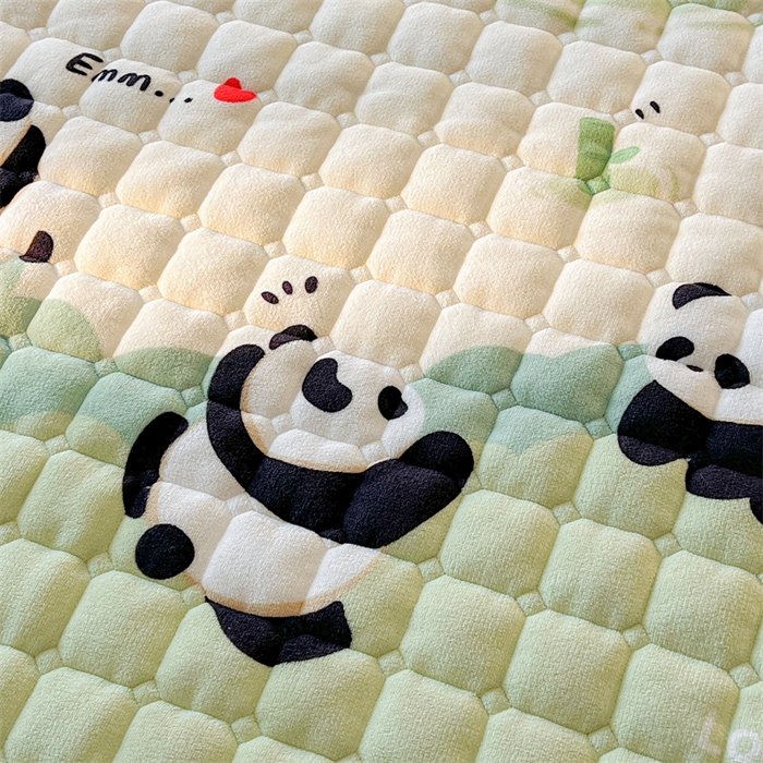 91家纺网 家纺一手货源 找家纺 喜居 2025新款A类水晶边牛奶绒夹棉床褥垫 欢乐熊猫