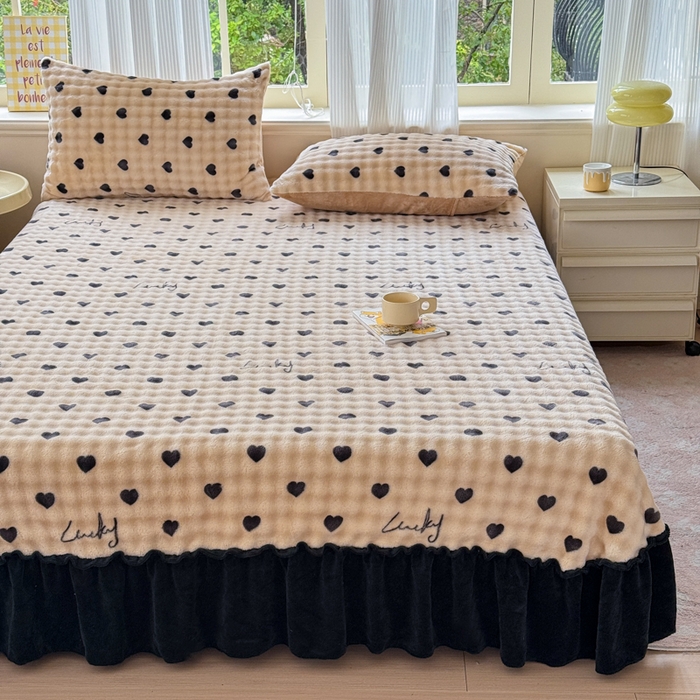 91家纺网 家纺一手货源 找家纺 爱多多家居 2025新款兔兔泡泡牛奶绒床裙单品床裙床裙单件三件套 床裙-小爱心