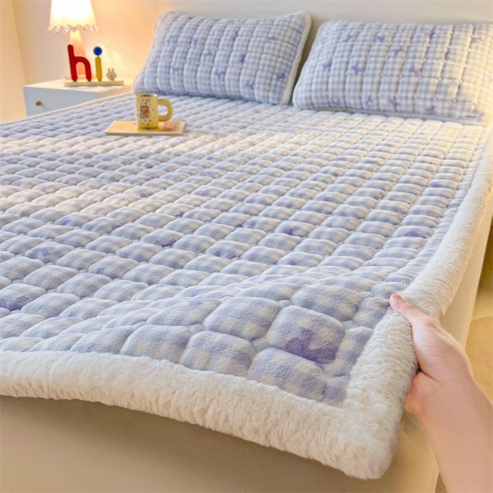 喜居 2025新款A类水晶边牛奶绒夹棉床褥垫 兰格浅浅