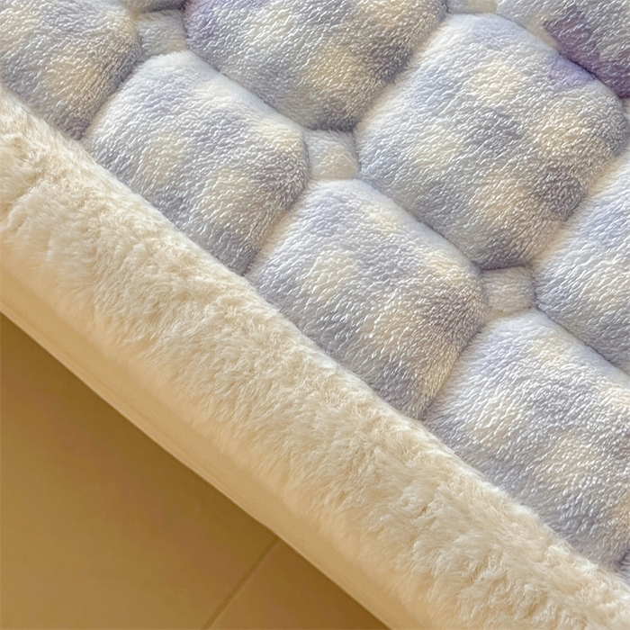 91家纺网 家纺一手货源 找家纺 喜居 2025新款A类水晶边牛奶绒夹棉床褥垫 兰格浅浅