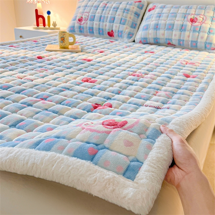 喜居 2025新款A类水晶边牛奶绒夹棉床褥垫 莓烦恼