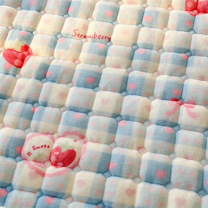 91家纺网 家纺一手货源 找家纺 喜居 2025新款A类水晶边牛奶绒夹棉床褥垫 莓烦恼