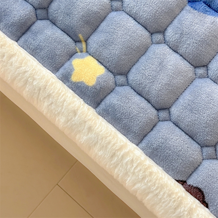 91家纺网 家纺一手货源 找家纺 喜居 2025新款A类水晶边牛奶绒夹棉床褥垫 萌宠星空