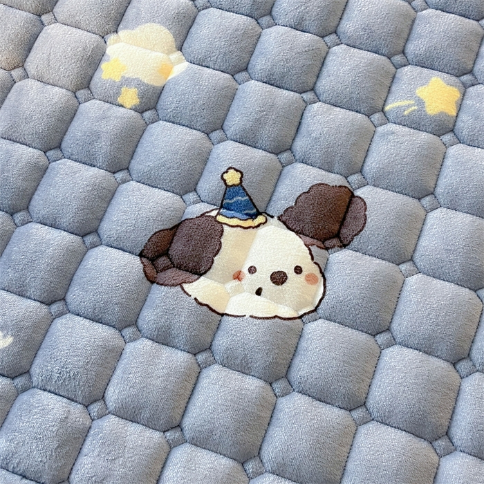 91家纺网 家纺一手货源 找家纺 喜居 2025新款A类水晶边牛奶绒夹棉床褥垫 萌宠星空