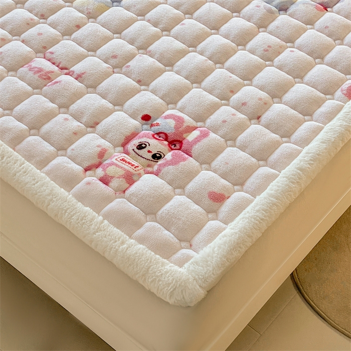 91家纺网 家纺一手货源 找家纺 喜居 2025新款A类水晶边牛奶绒夹棉床褥垫 梦幻bubu