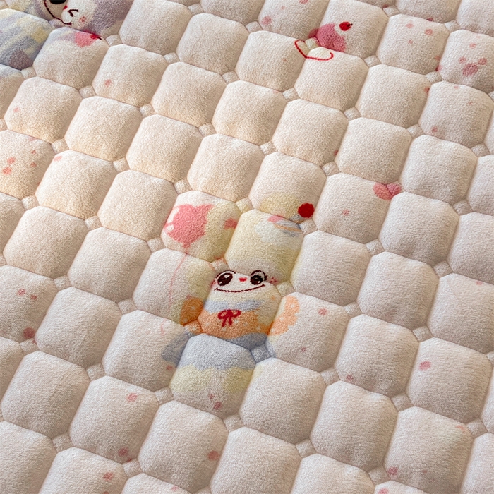 91家纺网 家纺一手货源 找家纺 喜居 2025新款A类水晶边牛奶绒夹棉床褥垫 梦幻bubu