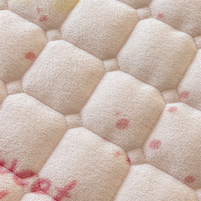 91家纺网 家纺一手货源 找家纺 喜居 2025新款A类水晶边牛奶绒夹棉床褥垫 梦幻bubu