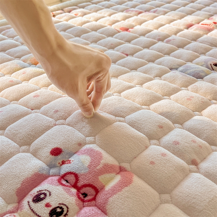 91家纺网 家纺一手货源 找家纺 喜居 2025新款A类水晶边牛奶绒夹棉床褥垫 梦幻bubu