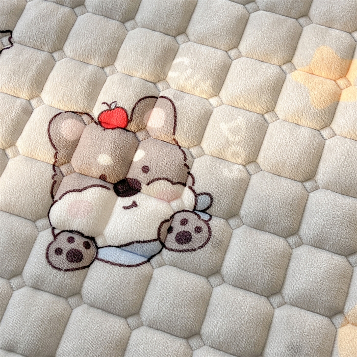 91家纺网 家纺一手货源 找家纺 喜居 2025新款A类水晶边牛奶绒夹棉床褥垫 苹果雪纳瑞