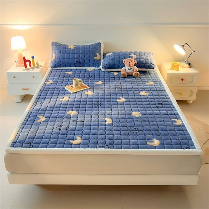 91家纺网 家纺一手货源 找家纺 喜居 2025新款A类水晶边牛奶绒夹棉床褥垫 星月