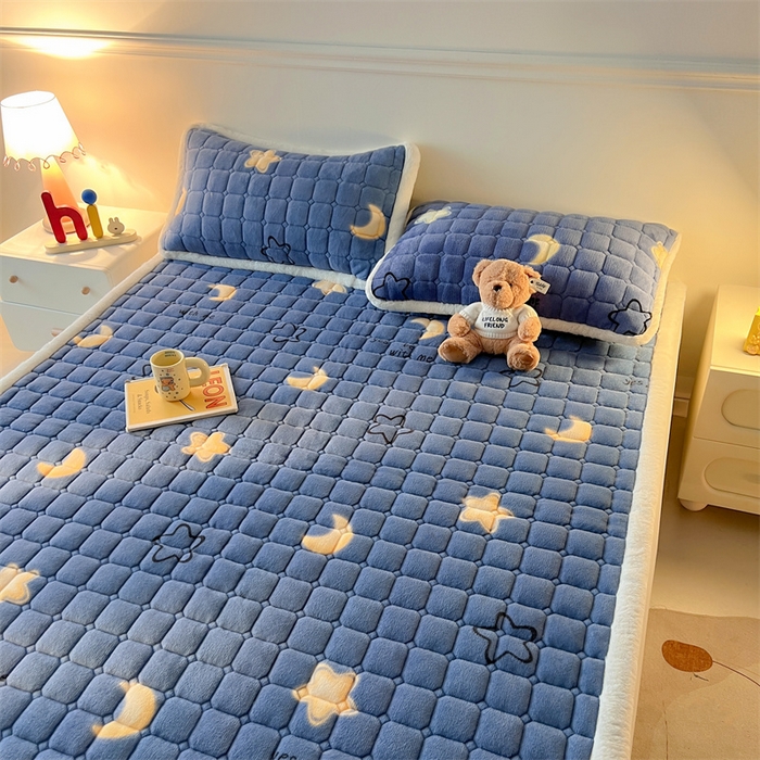 91家纺网 家纺一手货源 找家纺 喜居 2025新款A类水晶边牛奶绒夹棉床褥垫 星月