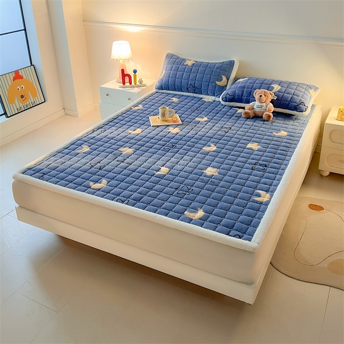 91家纺网 家纺一手货源 找家纺 喜居 2025新款A类水晶边牛奶绒夹棉床褥垫 星月