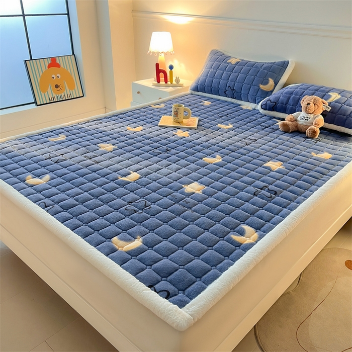 91家纺网 家纺一手货源 找家纺 喜居 2025新款A类水晶边牛奶绒夹棉床褥垫 星月