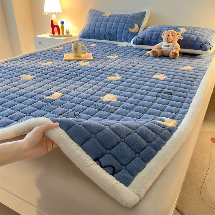 91家纺网 家纺一手货源 找家纺 喜居 2025新款A类水晶边牛奶绒夹棉床褥垫 星月