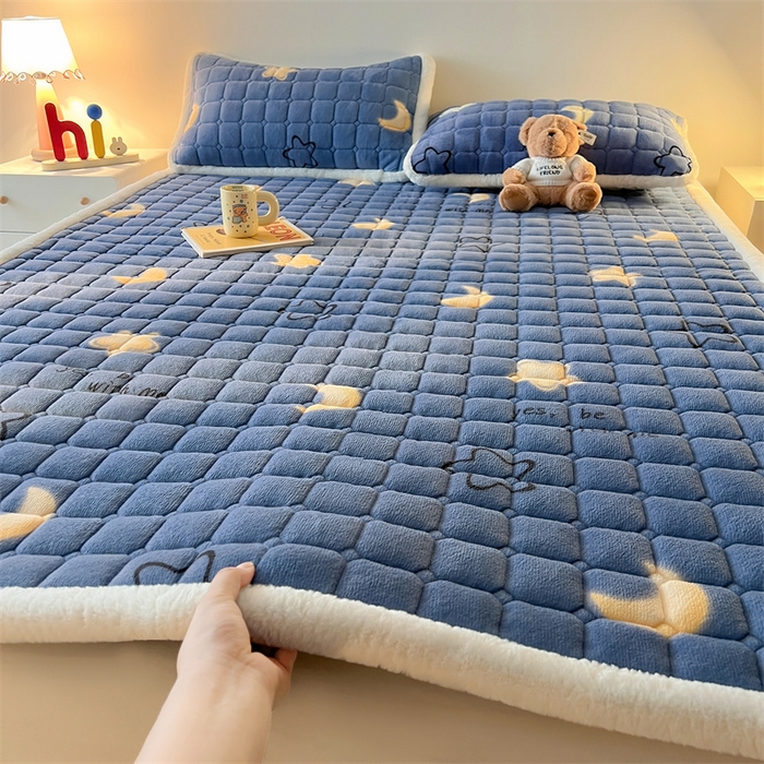 91家纺网 家纺一手货源 找家纺 喜居 2025新款A类水晶边牛奶绒夹棉床褥垫 星月