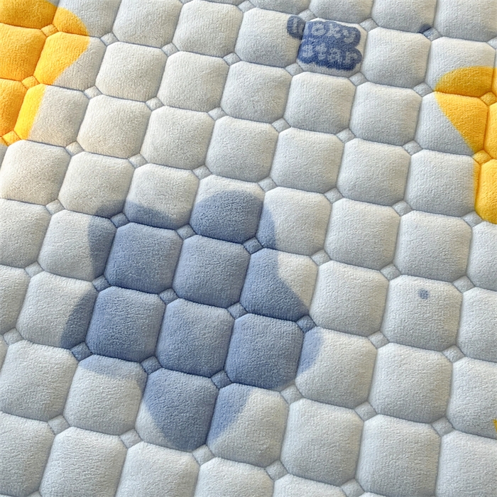 91家纺网 家纺一手货源 找家纺 喜居 2025新款A类水晶边牛奶绒夹棉床褥垫 幸运星