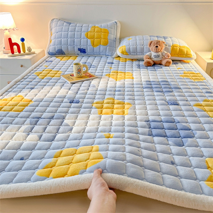 91家纺网 家纺一手货源 找家纺 喜居 2025新款A类水晶边牛奶绒夹棉床褥垫 幸运星