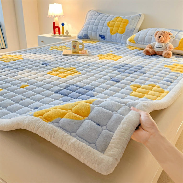 91家纺网 家纺一手货源 找家纺 喜居 2025新款A类水晶边牛奶绒夹棉床褥垫 幸运星