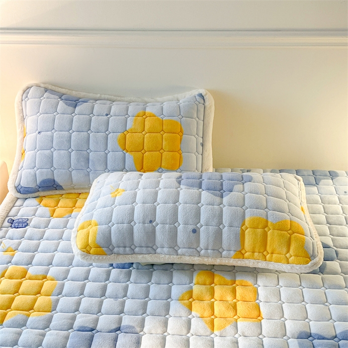 91家纺网 家纺一手货源 找家纺 喜居 2025新款A类水晶边牛奶绒夹棉床褥垫 幸运星