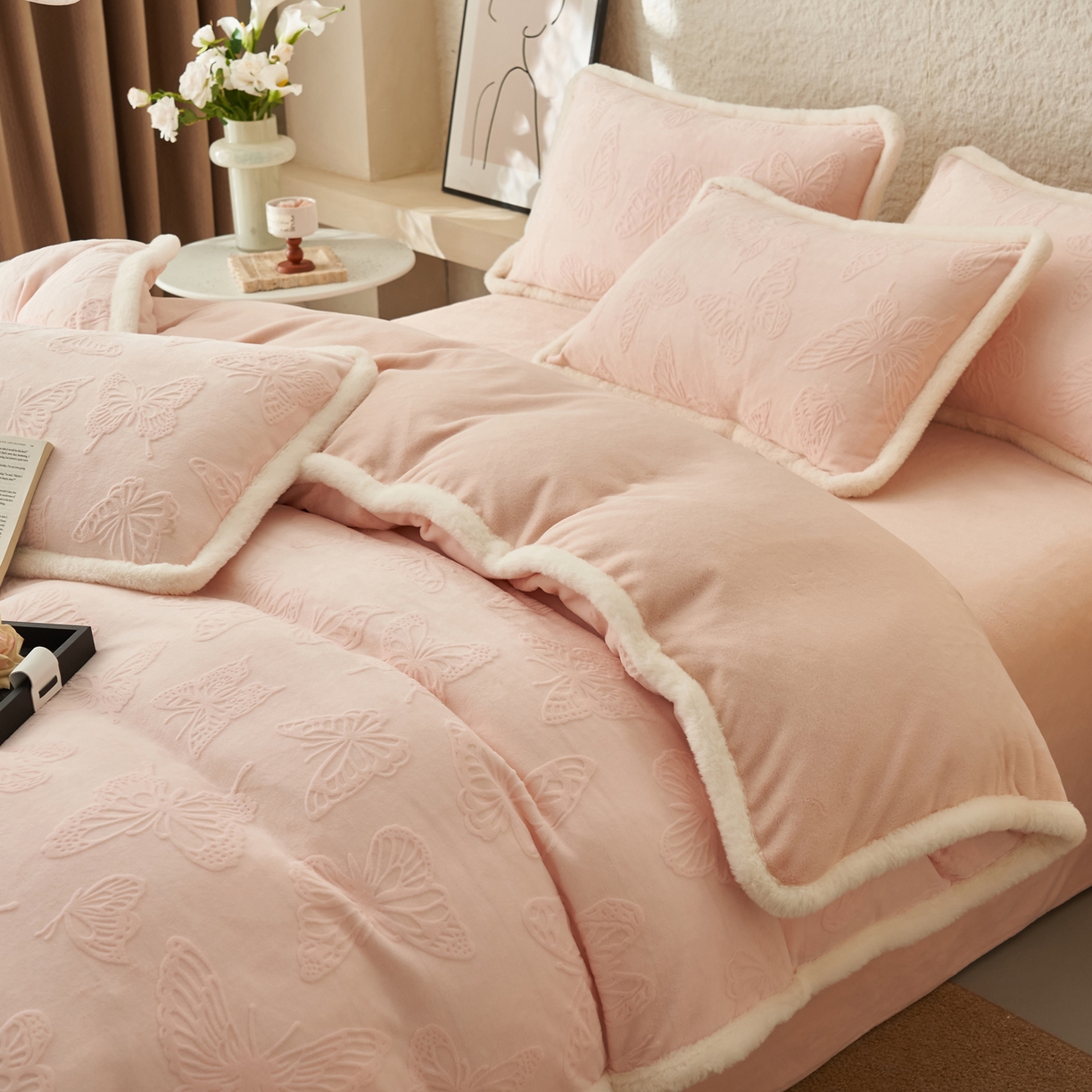 91家纺网 家纺一手货源 找家纺 （总）晨曦家纺 2025新款加厚加绒牛奶绒雕花四件套暖暖少女温柔风