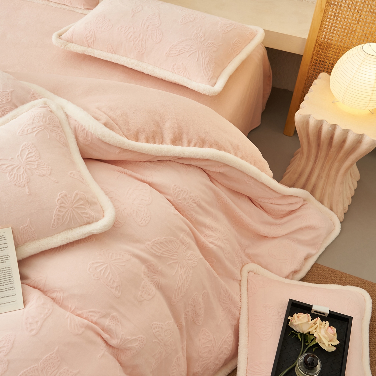 91家纺网 家纺一手货源 找家纺 （总）晨曦家纺 2025新款加厚加绒牛奶绒雕花四件套暖暖少女温柔风