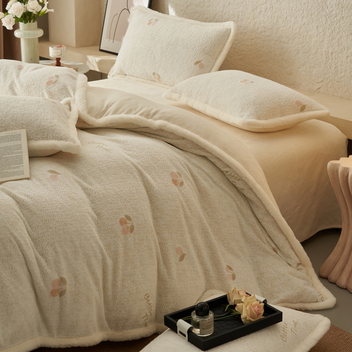 91家纺网 家纺一手货源 找家纺 晨曦家纺 2025新款加厚加绒牛奶绒雕花四件套暖暖少女温柔风 小确幸-奶黄