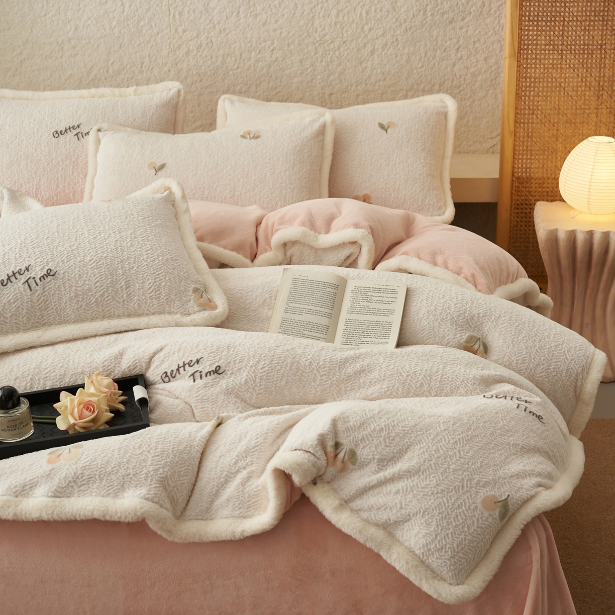 91家纺网 家纺一手货源 找家纺 晨曦家纺 2025新款加厚加绒牛奶绒雕花四件套暖暖少女温柔风 小确幸-悠粉