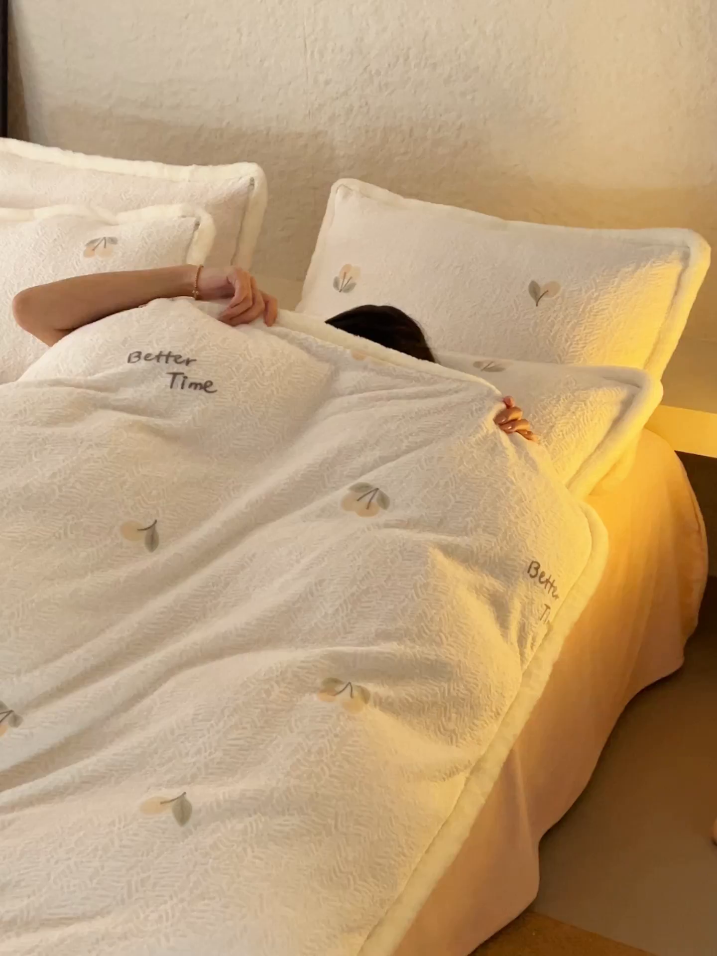 91家纺网 家纺一手货源 找家纺 晨曦家纺 2025新款加厚加绒牛奶绒雕花四件套暖暖少女温柔风 小确幸-悠粉