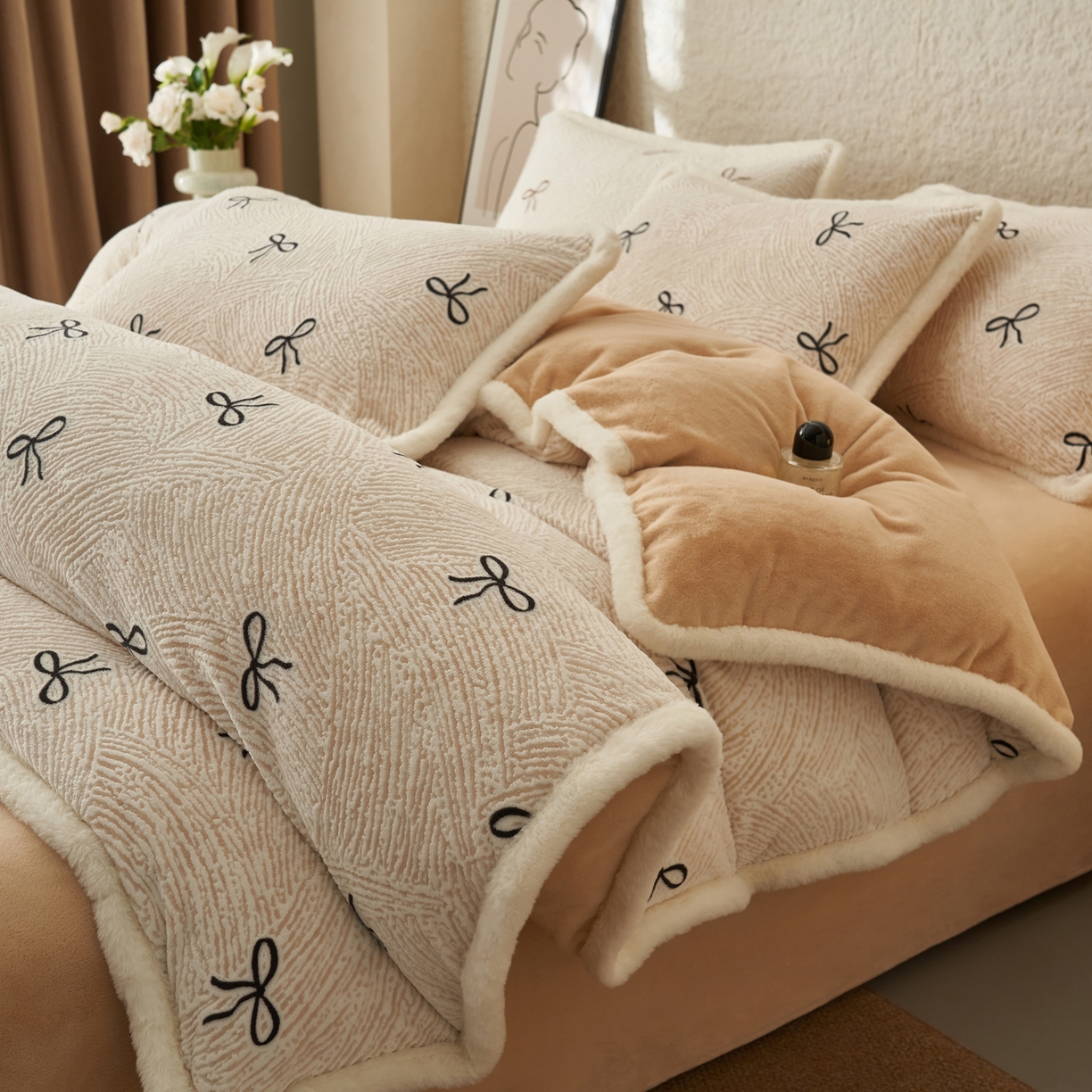 91家纺网 家纺一手货源 找家纺 晨曦家纺 2025新款加厚加绒牛奶绒雕花四件套暖暖少女温柔风 小时光-魅力黑