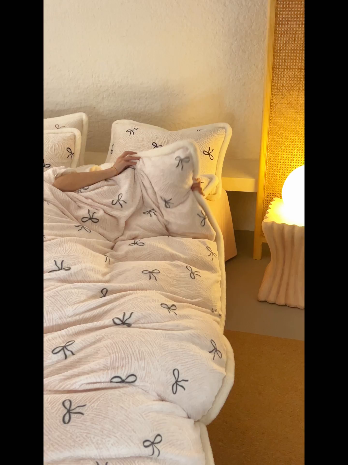 91家纺网 家纺一手货源 找家纺 晨曦家纺 2025新款加厚加绒牛奶绒雕花四件套暖暖少女温柔风 小时光-悠粉