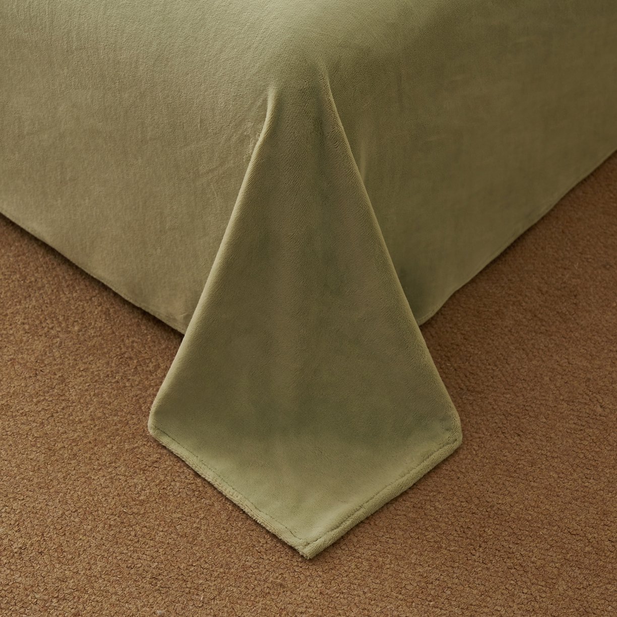 91家纺网 家纺一手货源 找家纺 晨曦家纺 2025新款加厚加绒牛奶绒雕花四件套暖暖少女温柔风 郁金物语-奶昔绿