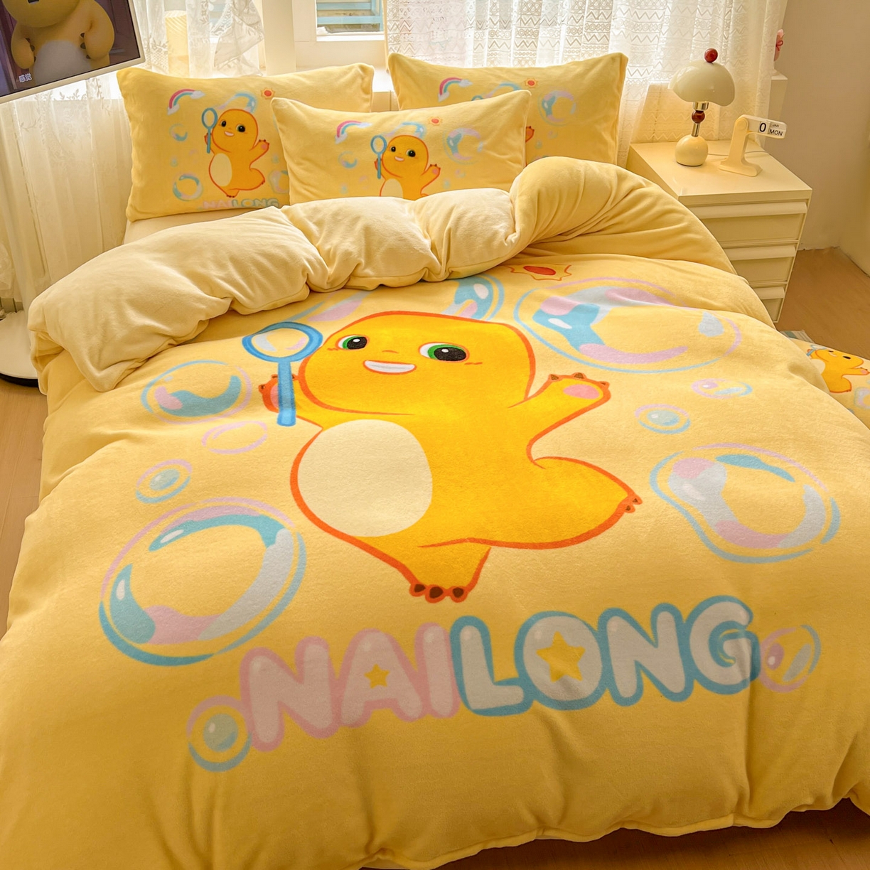 91家纺网 家纺一手货源 找家纺 浩诚 2025新款高克重牛奶绒大版卡通四件套 小奶龙