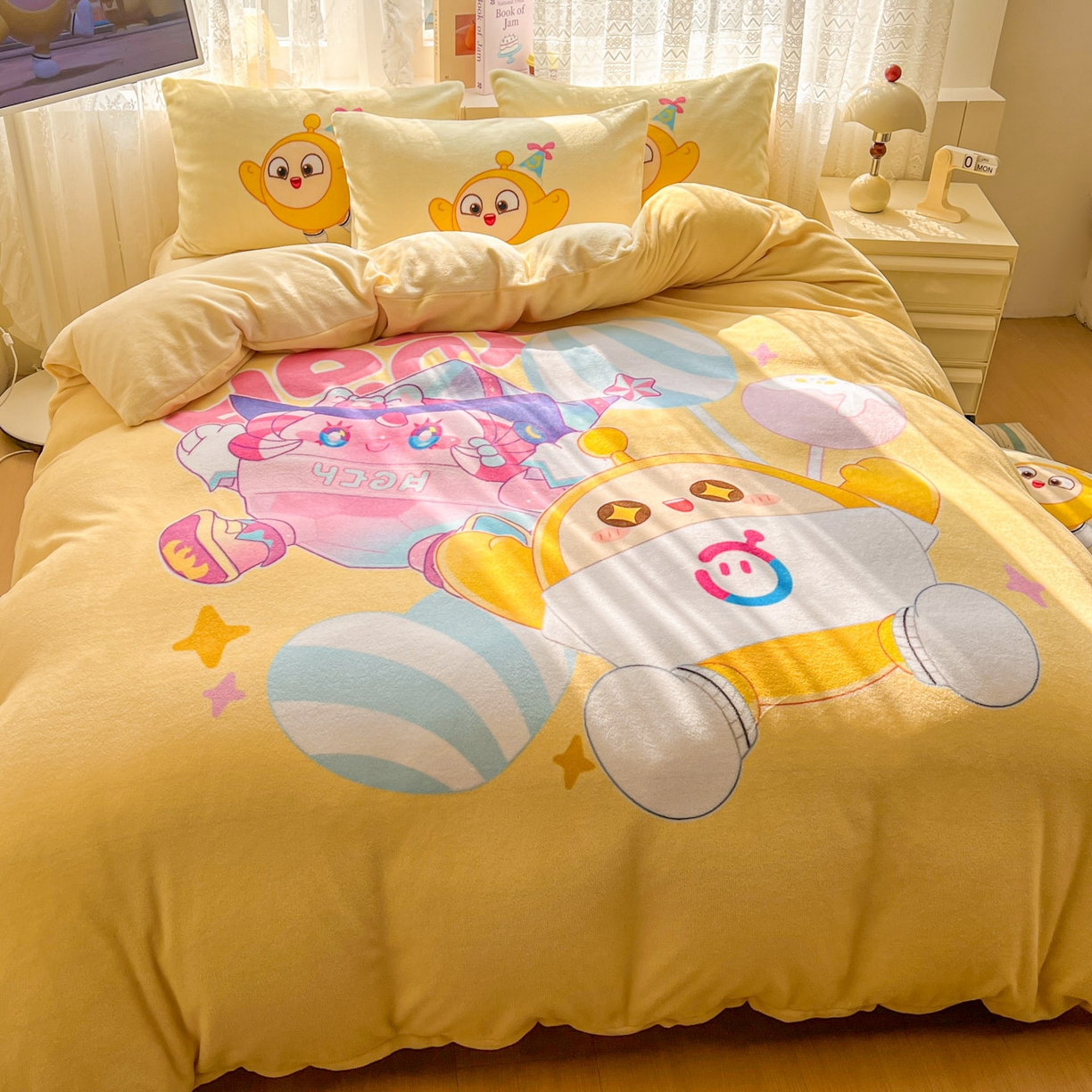 91家纺网 家纺一手货源 找家纺 浩诚 2025新款高克重牛奶绒大版卡通四件套 棒棒糖蛋仔