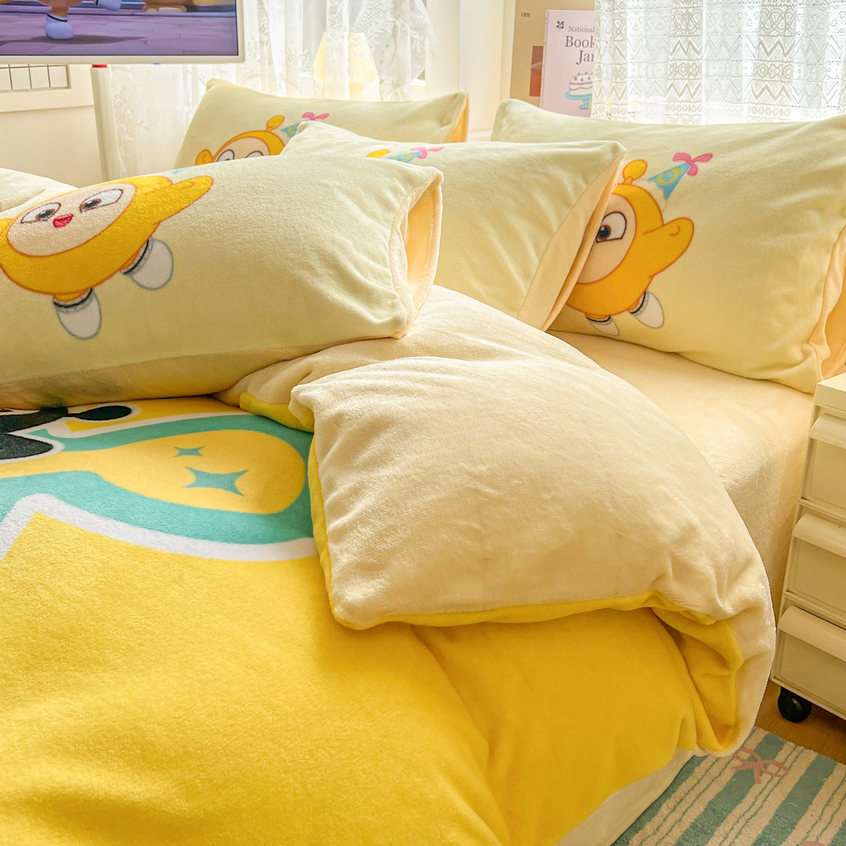 91家纺网 家纺一手货源 找家纺 浩诚 2025新款高克重牛奶绒大版卡通四件套 蛋仔派对