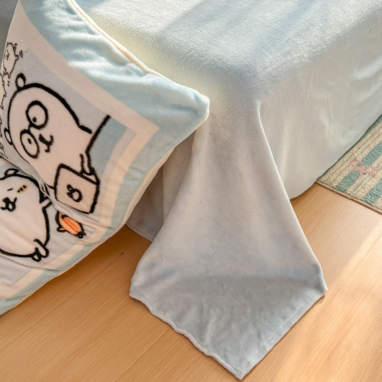 91家纺网 家纺一手货源 找家纺 浩诚 2025新款高克重牛奶绒大版卡通四件套 自嗨熊