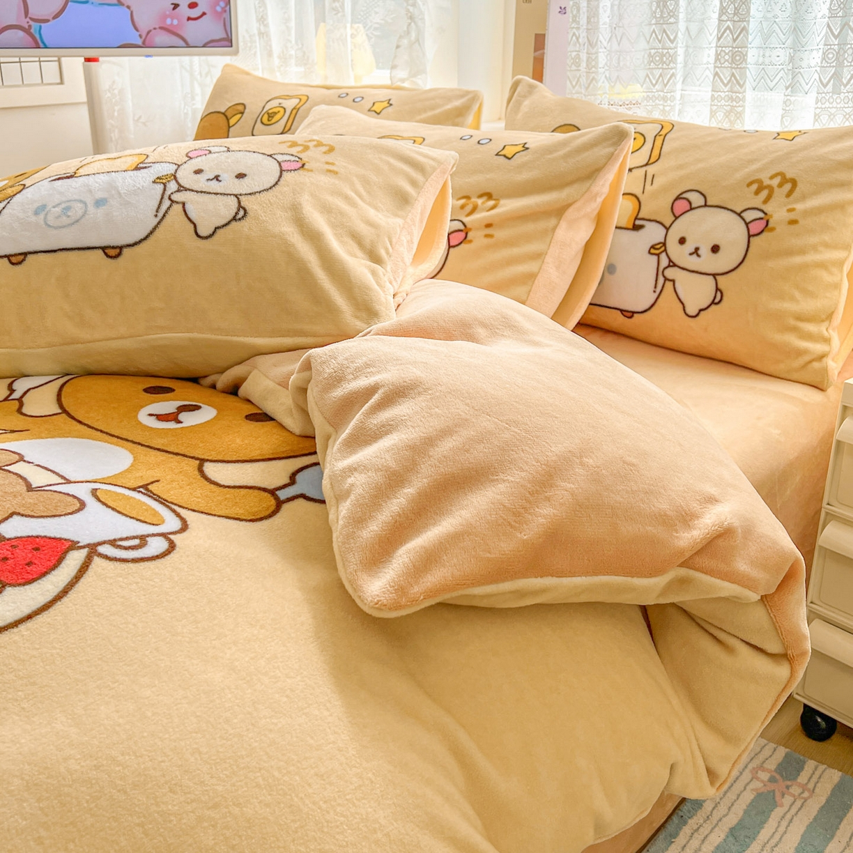 91家纺网 家纺一手货源 找家纺 浩诚 2025新款高克重牛奶绒大版卡通四件套 美食小熊