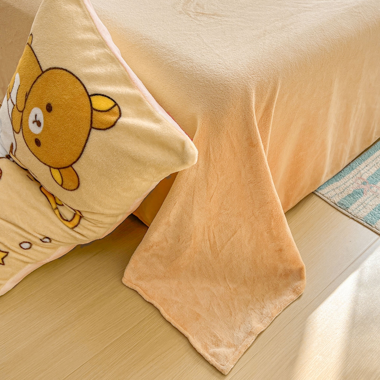 91家纺网 家纺一手货源 找家纺 浩诚 2025新款高克重牛奶绒大版卡通四件套 美食小熊